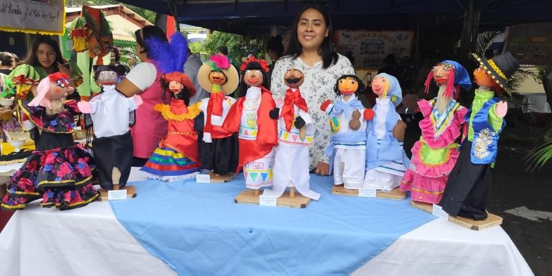 Estudiantes técnicos celebran el Festival Artístico “No Volverá el Pasado” compartiendo el orgullo de ser nicaragüense