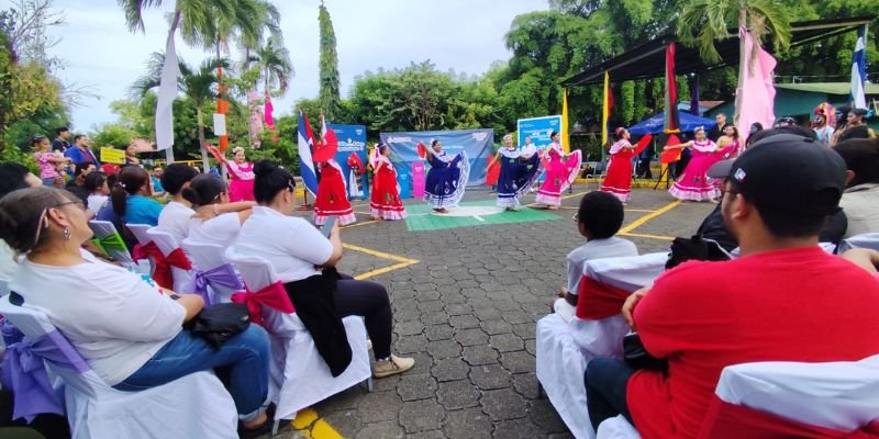 Estudiantes técnicos celebran el Festival Artístico “No Volverá el Pasado” compartiendo el orgullo de ser nicaragüense