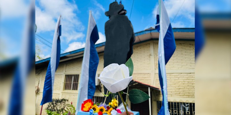 Entregan “Una flor para Sandino” en el Centro Tecnológico Ernst Thalmann Jinotepe
