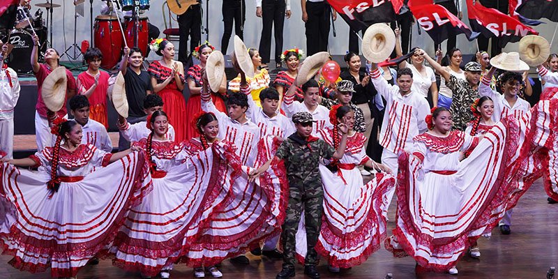 Sistema Educativo celebra Julio Victorioso con la Tercer Gala Artística León, Capital de la Revolución