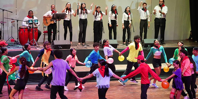 Sistema Educativo celebra Julio Victorioso con la Tercer Gala Artística León, Capital de la Revolución