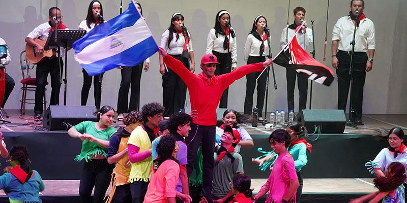 Sistema Educativo celebra Julio Victorioso con la Tercer Gala Artística León, Capital de la Revolución