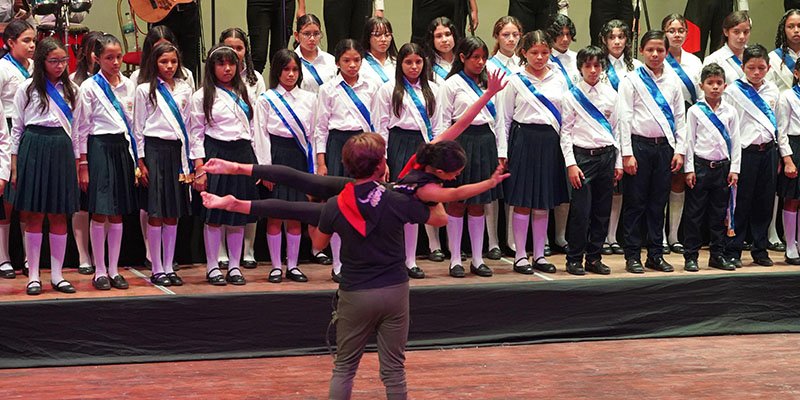 Sistema Educativo celebra Julio Victorioso con la Tercer Gala Artística León, Capital de la Revolución