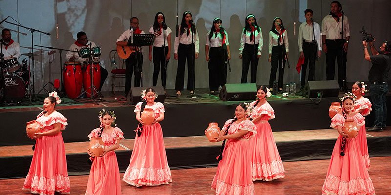Sistema Educativo celebra Julio Victorioso con la Tercer Gala Artística León, Capital de la Revolución