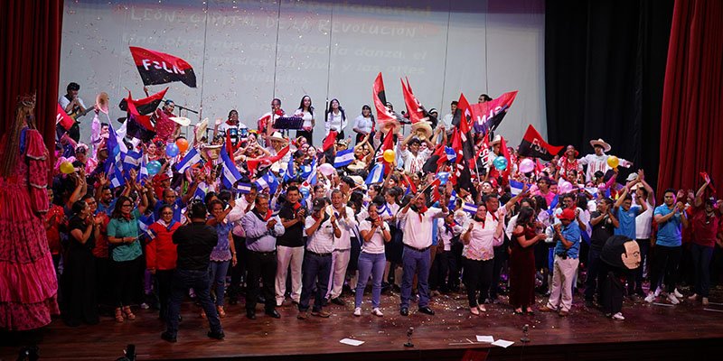 Sistema Educativo celebra Julio Victorioso con la Tercer Gala Artística León, Capital de la Revolución