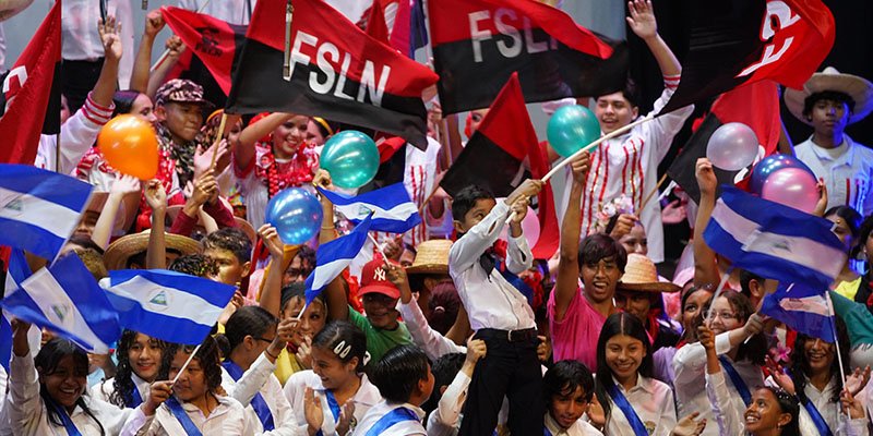 Sistema Educativo celebra Julio Victorioso con la Tercer Gala Artística León, Capital de la Revolución