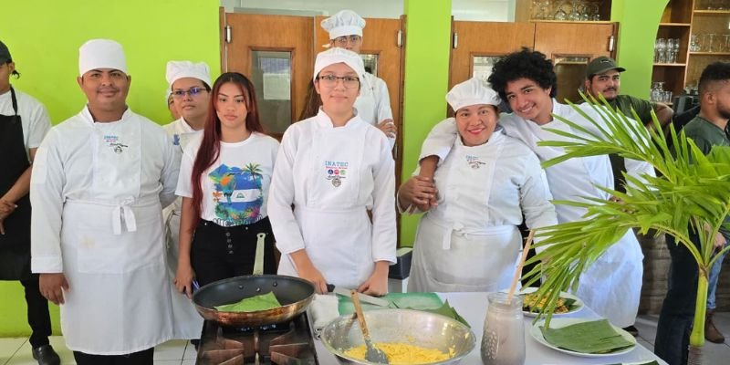 Estudiantes técnicos celebran la riqueza cultural y culinaria en la Feria Gastronómica “Sabores de mi Tierra”