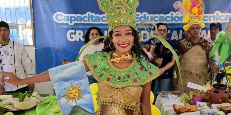 Estudiantes técnicos celebran la riqueza cultural y culinaria en la Feria Gastronómica “Sabores de mi Tierra”