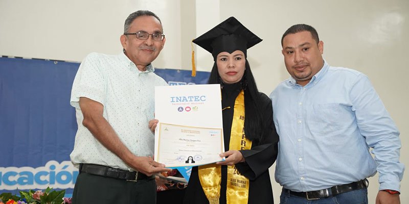 Centro Tecnológico Manuel Olivares gradúa a 449 nuevos técnicos profesionales