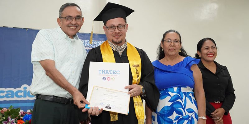 Centro Tecnológico Manuel Olivares gradúa a 449 nuevos técnicos profesionales