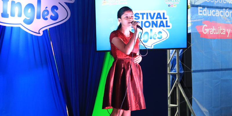 Estudiantes comparten su talento en el Primer Festival Nacional de inglés