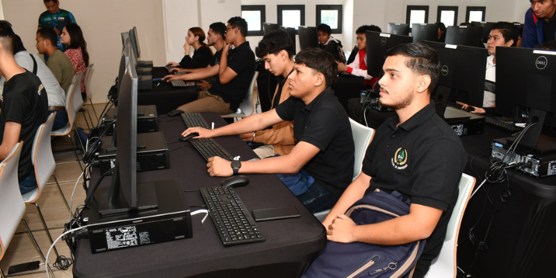 Primer día de Hackathon Nicaragua 2024