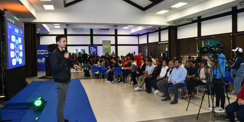 Hackathon Nicaragua 2025 reúne 1,500 mentes creativas para innovar en educación, salud, turismo y agropecuario