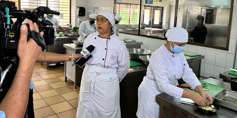 Una receta de amor, lucha y progreso:  La historia de una madre y estudiante técnica que hornea sus sueños
