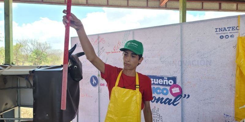 Futuros técnicos fortalecen sus habilidades para el trabajo en el campo