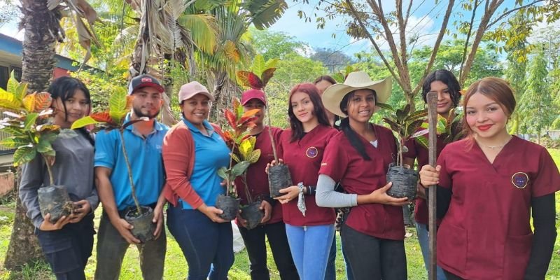 Estudiantes Técnicos protagonizan Jornada Nacional “Juventud Sembrando el Alma del País” en honor a la Madre Tierra