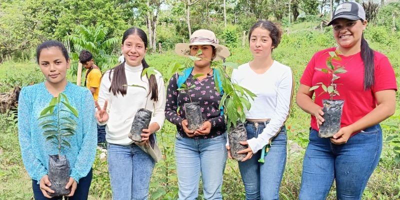 Estudiantes Técnicos protagonizan Jornada Nacional “Juventud Sembrando el Alma del País” en honor a la Madre Tierra