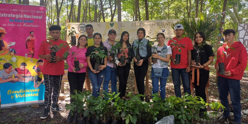 Reforestación y Conservación Ambiental: "Plantando Esperanza" en los Centros Tecnológicos