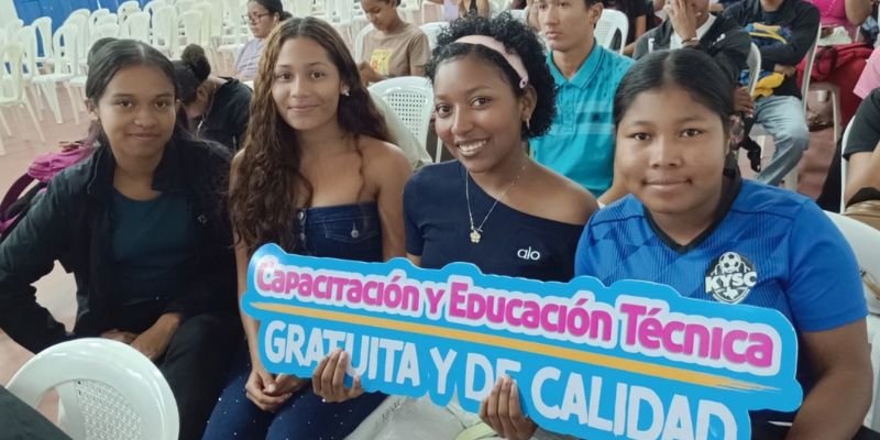 Mujeres que construyen su futuro en  carreras no tradicionales