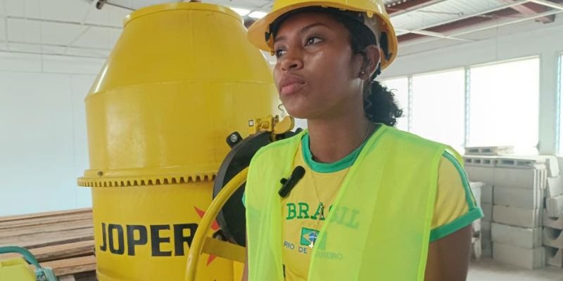Mujeres que construyen su futuro en  carreras no tradicionales