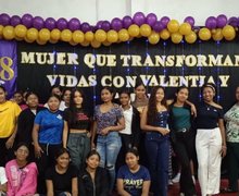 Mujeres que construyen su futuro en  carreras no tradicionales