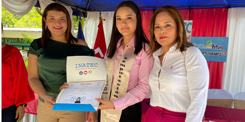 Graduación sector comercio y servicio en Chichigalpa