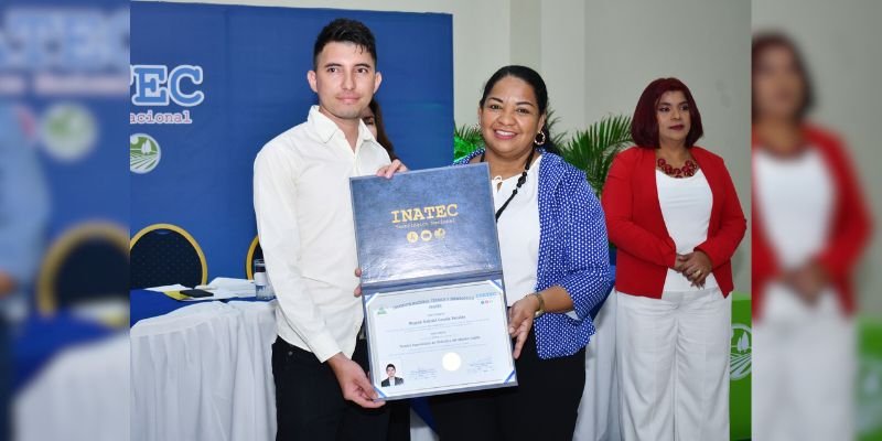 400 nuevos maestros técnicos en aporte a la revolución educativa