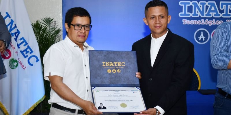 400 nuevos maestros técnicos en aporte a la revolución educativa