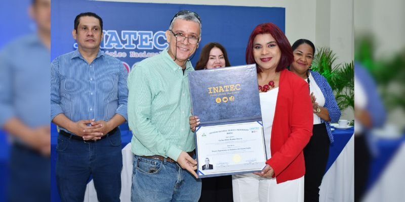 400 nuevos maestros técnicos en aporte a la revolución educativa