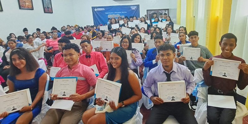 Nueva Generación de Profesionales Técnicos se Gradúa en el Centro Tecnológico de Bluefields