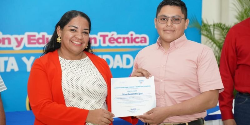 “Formar para transformar: historias de  orgullo y compromiso en la educación técnica”