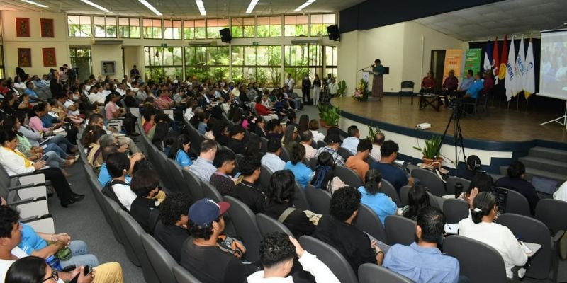 Desarrollan Panel para fortalecer la  Educación Intercultural en Nicaragua