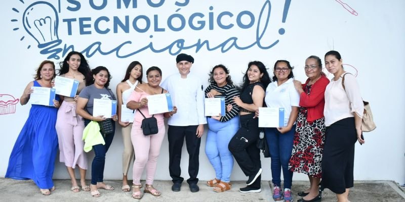 Primera entrega de certificados del Centro Tecnológico “Hermana Paquita” fortalece el talento humano para el turismo