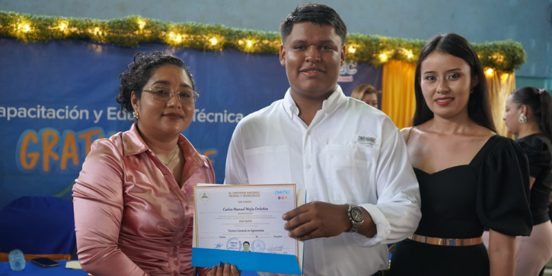 Graduación de Técnicos Agropecuarios en el Centro Tecnológico El Rama