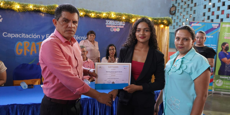 Graduación de Técnicos Agropecuarios en el Centro Tecnológico El Rama