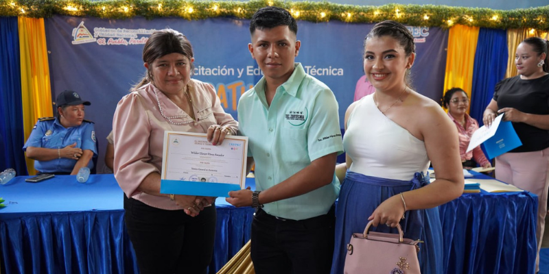 Graduación de Técnicos Agropecuarios en el Centro Tecnológico El Rama