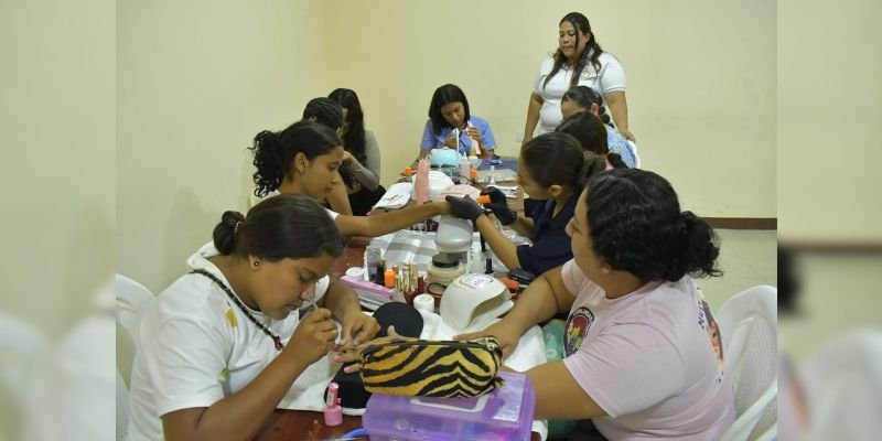 Familias de Tipitapa demuestran talento y prosperidad a través de las Escuelas Municipales de Oficio