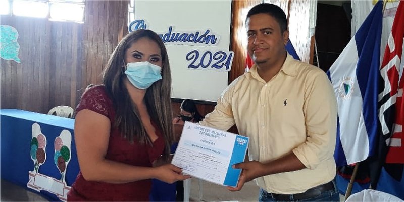 Protagonistas de Jinotega reciben certificados de culminación de los Cursos Libres y Modulares