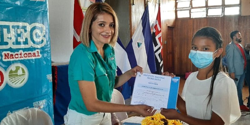 Protagonistas de Jinotega reciben certificados de culminación de los Cursos Libres y Modulares