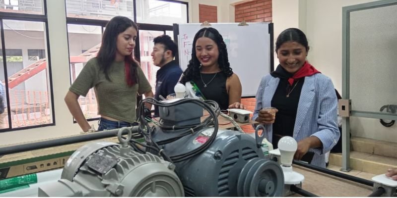 Jóvenes conocen las nuevas instalaciones del Centro Tecnológico Niños Héroes de Matagalpa