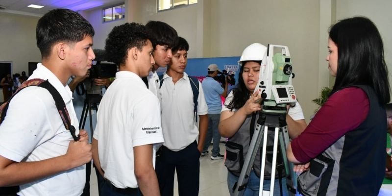 Celebran el Segundo Festival Nacional de  Talento Bilingües de la Educación Técnica