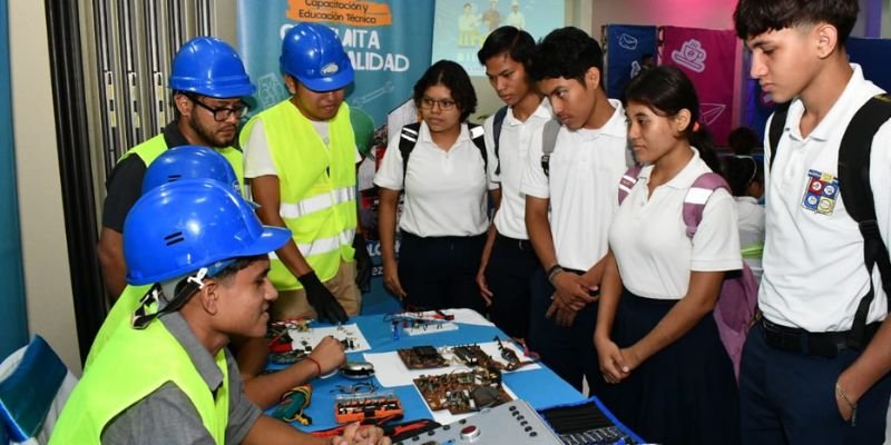 Celebran el Segundo Festival Nacional de  Talento Bilingües de la Educación Técnica