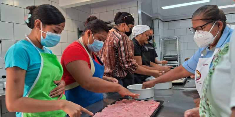 Taller de Sabores y Colores Nicas Centro Tecnológico de Hotelería y Turismo Nelly Flor de Pino en Managua