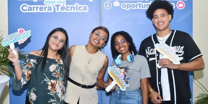 Estudiantes celebran la paz y el aprendizaje en el III Festival Nacional de Técnicos Profesionales Bilingües
