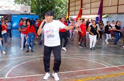Estudiantes técnicos celebran la paz y la vida  saludable con zumbatón recreativo